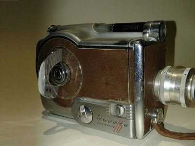 Gli altri congegni d'epoca: questa � una cinepresa Revere 16mm del 1940